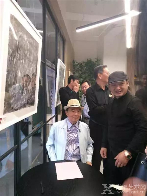 回顾：原文化部常务副部长高占祥亲临国家艺术人才库参观著名艺术家王华明个人展并签名留念
