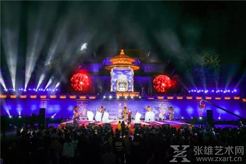 张翎翎受邀东华梵音吉祥中国祈福音乐会，主持并演唱《莲花朵朵》
