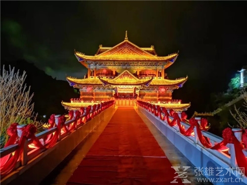 张翎翎受邀东华梵音吉祥中国祈福音乐会，主持并演唱《莲花朵朵》