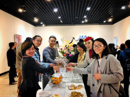 青春美术公社邀请展在北京时代艺龙美术馆举办