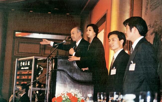 1994年中国嘉德举办首场拍卖会