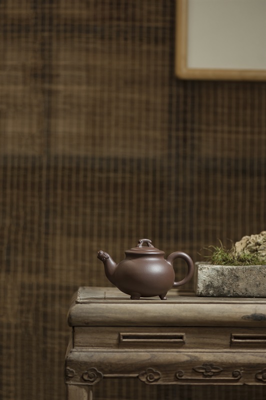 集藏信息 第二十七期推荐紫砂艺术家:吴幼波 一,艺术家简介 吴幼波