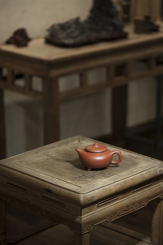 第二十七期推荐紫砂艺术家:吴幼波 一,艺术家简介 吴幼波,高级工艺