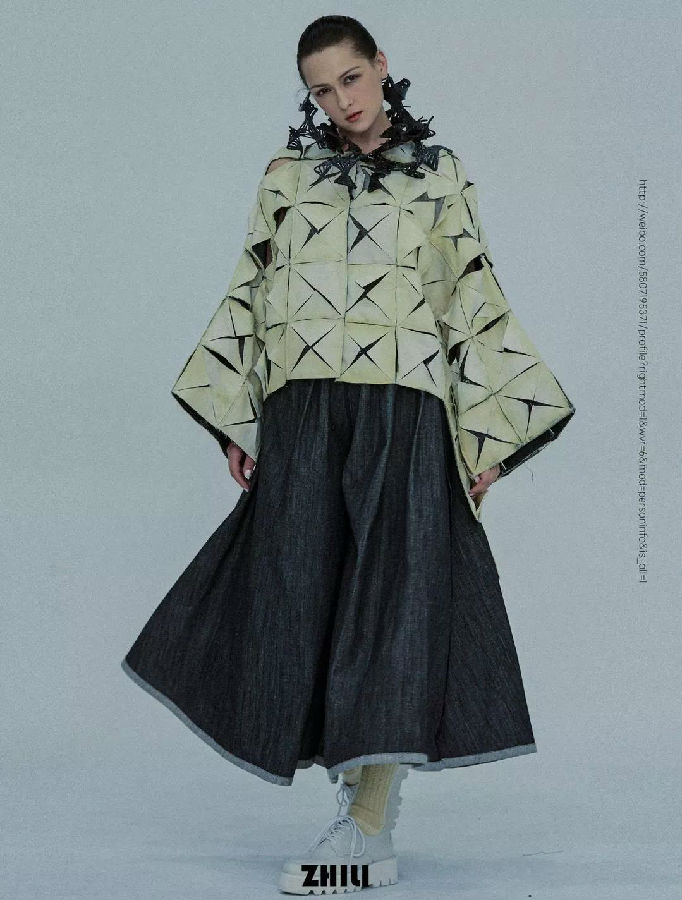 清华美院染织服装艺术设计系研究生周洪任荣获"纺织之光"中国纺织艺术