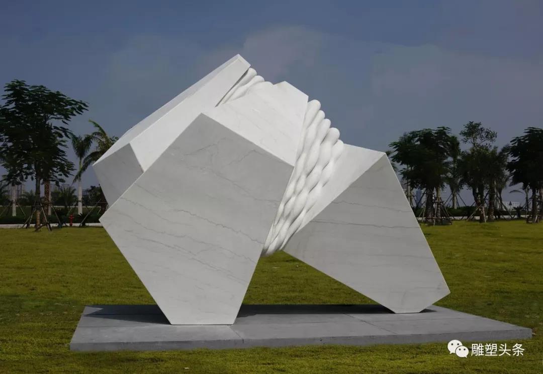 教师佳作见山见水清华美院教授陈辉雕塑艺术