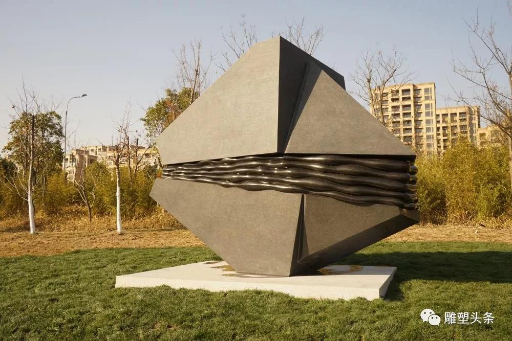 教师佳作见山见水清华美院教授陈辉雕塑艺术