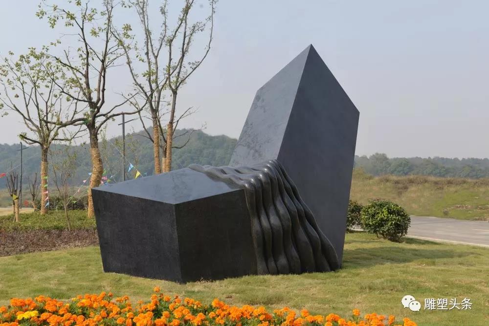 教师佳作见山见水清华美院教授陈辉雕塑艺术