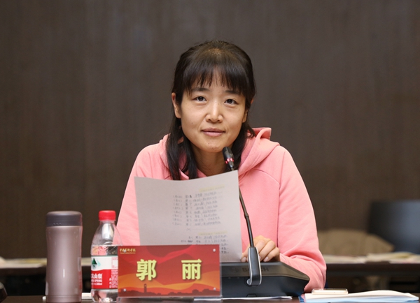 党委学生工作部部长郭丽宣读《成长手册》评选结果此外,学校将会对