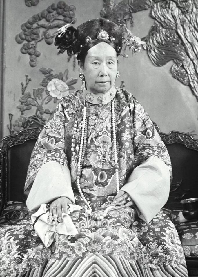 清光绪慈禧皇太后像(局部)