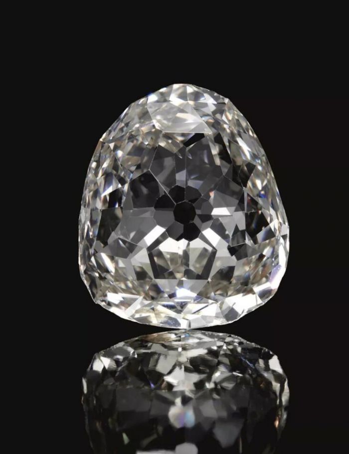 88.22克拉d色无瑕钻石上拍香港苏富比