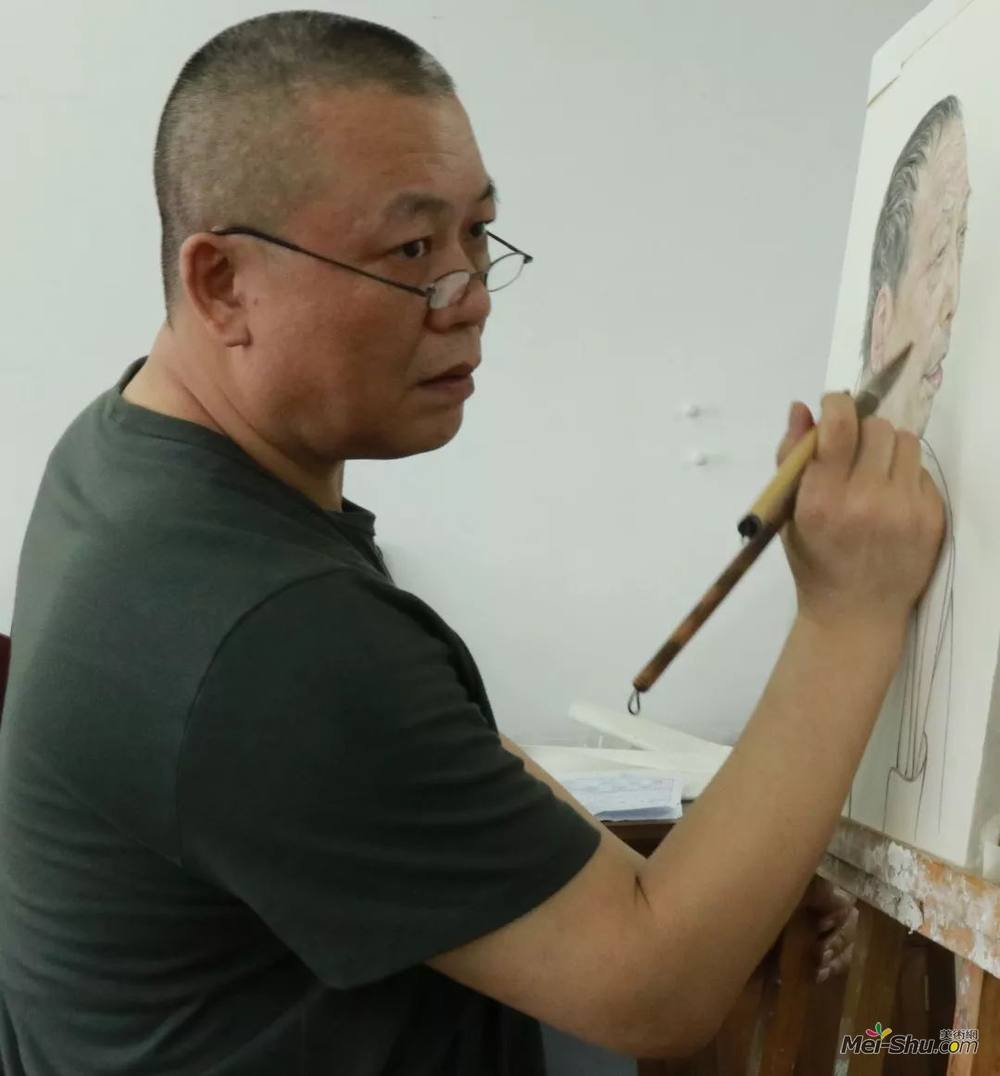 叶华,西安美术学院国画系教授,硕士生导师,中国美协会员,中国工笔画