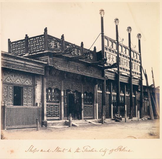 1765年,定居在京城之内的意大利艺术家giuseppe castiglione(郎世宁)